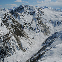 Il Pizzo Scala 2427 m versante W con valanghe di fondo, dal Foppone 2304 m.