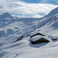 La Casera della Scala 1976 m, con a sinistra il Monte Valegino 2415 m.