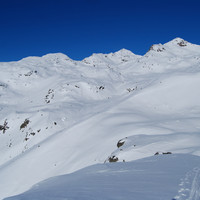Le cime del Confinale 3370 m e della Manzina 3318 m visti dalla Cima Prealda 2709 m