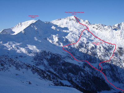 Il Pizzo Scala 2427 m dalla Valle di Dordona.. Il Pizzo Scala 2427 m dalla Valle di Dordona..