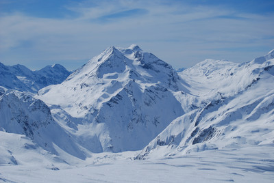 Il Piz Duan 3130 m visto dal Piz Grevasalvas 2932 m.