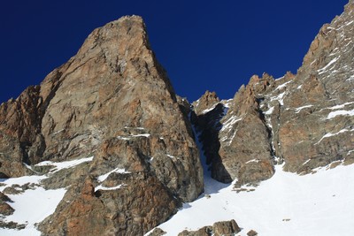 Vue générale du couloir S de la Grande Aiguille de la Bérarde, après la descente Vue générale du couloir S de la Grande Aiguille de la Bérarde, après la descente