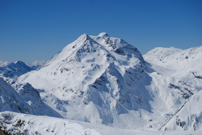 Il Piz Duan 3130 m visto dal Piz dal Sasc 2743  m