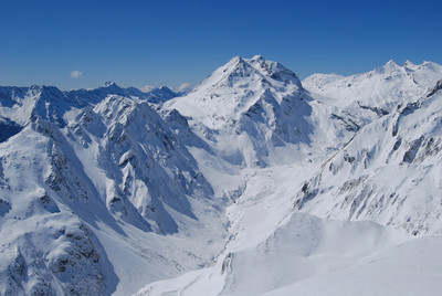 Il Piz Duan 3130 m e la Val Maroz visto dal Piz dal Sasc 2743 m.