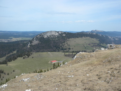 Vue sur Grange-Neuve et les Aiguilles de Baulmes