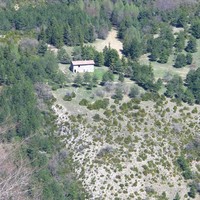 Le Jas de Madame vu de la route qui monte au Pas de la Graille