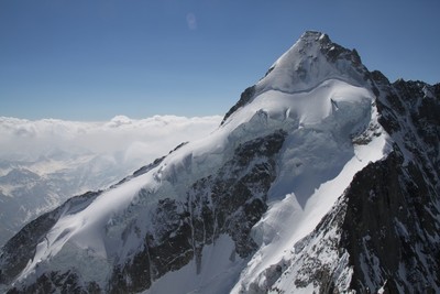 Le Dolent depuis le sommet de l'Amone. L'arête Gallet à gauche. Le Dolent depuis le sommet de l'Amone. L'arête Gallet à gauche.