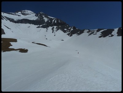 La face SSW en avril 2011: contournement des barres par le couloir de gauche