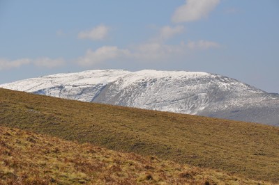 Dernières neiges sur un massif à l'ouest d'Iparla Dernières neiges sur un massif à l'ouest d'Iparla