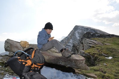 Pause déjeuner au sur les crêtes (950 m) Pause déjeuner au sur les crêtes (950 m)