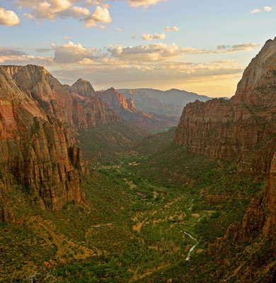 Le canyon de Zion, vu depuis Angel's Landing Le canyon de Zion, vu depuis Angel's Landing