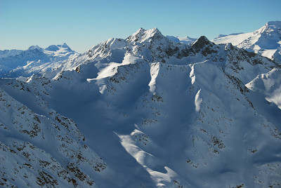 I ripidi pendii alla quota 3123 m al Pizzo Zembrasca, vista dal Monte Filone (Valle delle Mine). I ripidi pendii alla quota 3123 m al Pizzo Zembrasca, vista dal Monte Filone (Valle delle Mine).