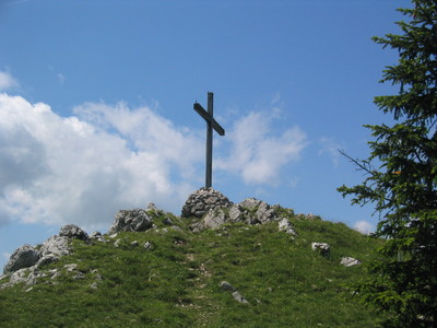 La croix du sommet des Aiguilles de Baulmes alt.1559m.
