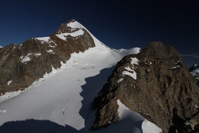 Aiguille de Tré la Tête depuis le Petit Mont Blanc Aiguille de Tré la Tête depuis le Petit Mont Blanc