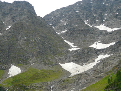 Gros plan sur le couloir NW aboutissant au col 2846m (point bas de l'arête)