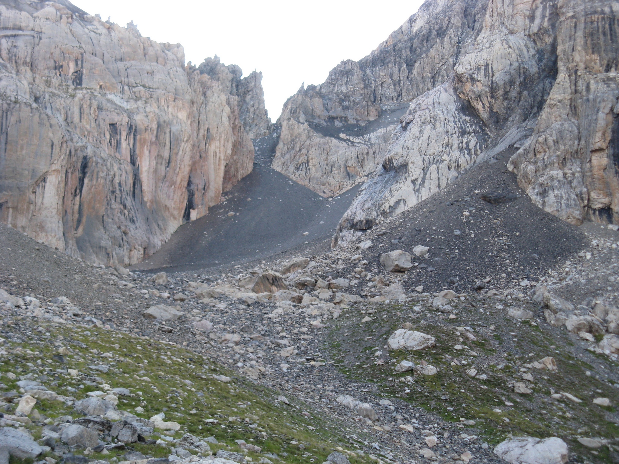 Pic des Heuvières : Par le Vallon Obscur - Camptocamp.org