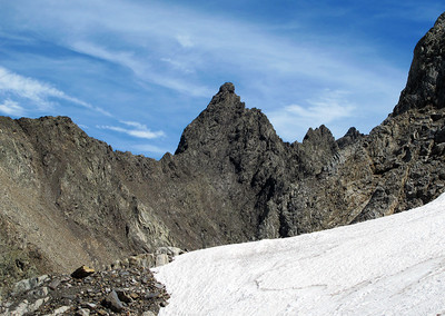 il Dente di Coca 2924 m, visto dalla Vedretta del Lupo. Singolare lo scuro colore delle rocce... il Dente di Coca 2924 m, visto dalla Vedretta del Lupo. Singolare lo scuro colore delle rocce...