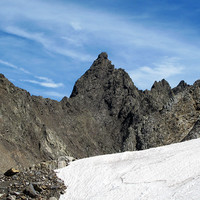 il Dente di Coca 2924 m, visto dalla Vedretta del Lupo. Singolare lo scuro colore delle rocce...