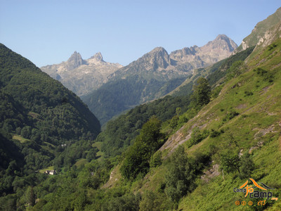 Val d'Azun - Falaise d'Arrayoulet - Panorama sur la vallée du Tech Val d'Azun - Falaise d'Arrayoulet - Panorama sur la vallée du Tech