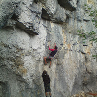 Dave dans Zyklon, secteur Panorama, Plagne, Suisse.