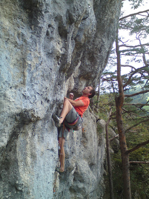 Dave dans Cortamadura, secteur Panorama, Plagne, Suisse. Dave dans Cortamadura, secteur Panorama, Plagne, Suisse.