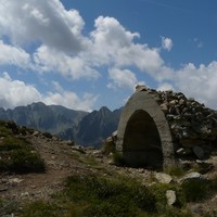 Abri militaire sur la crête frontalière