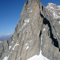 	La Punta Young con il canalino che si percorre  per poco e poi si deve andare verso sinistra!!				