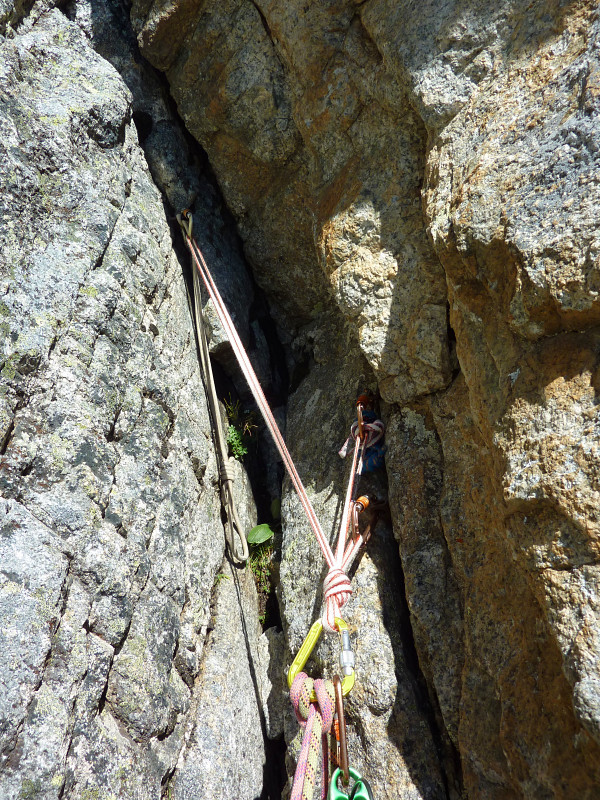 Voie des Savoyards : R5 sur 3 pitons