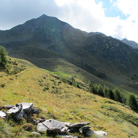 la Punta del Cerech, vista dal costone occidentale della Cima Querciada.