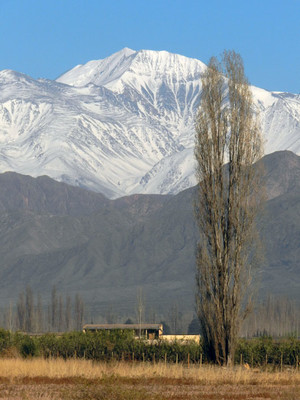 Cerro Plata visto desde Luján de Cuyo el 5 de setiembre de 2011 Cerro Plata visto desde Luján de Cuyo el 5 de setiembre de 2011