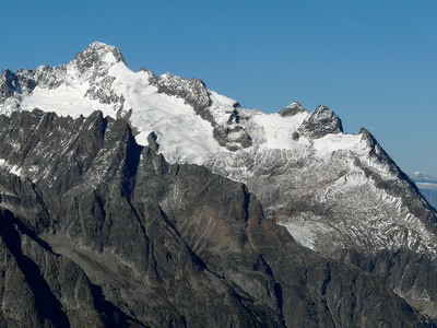 Le Mont Dolent S versant italien. Le Mont Dolent S versant italien.