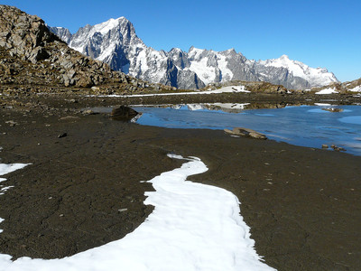 Petit lac mais Grandes Jorasses Petit lac mais Grandes Jorasses