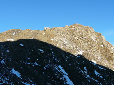 Le bivouac Pascal Luigi au sommet de la tête de Licony Le bivouac Pascal Luigi au sommet de la tête de Licony