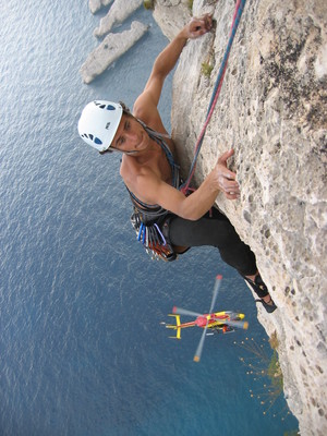 Thomas grimpe, et en dessous il y en a qui bossent...