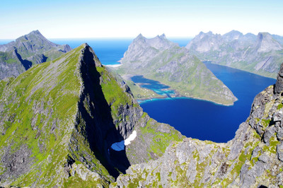 Fjord de rêve depuis le Veinestinden