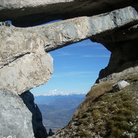 Le Mont-Blanc à travers l'Arche Double de la Tour Isabelle (Tour Percée)