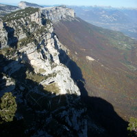 La Tour Isabelle au milieu des falaises orientales de l'Aulp du Seuil