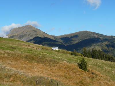 Croisse Baulet : le Petit et le "Grand" séparés par le col de l'Avenaz (versant W) Croisse Baulet : le Petit et le "Grand" séparés par le col de l'Avenaz (versant W)