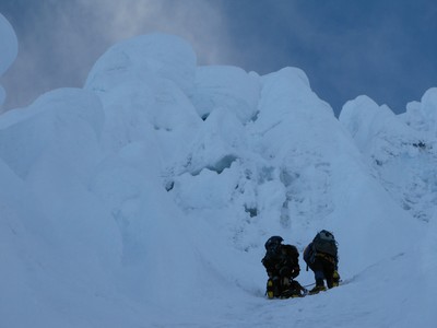 Sous le sommet de l'Alpamayo - Directe francaise