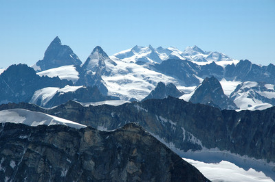 Matterhorn, Dent d''Hérens, Monte Rosa : Nordend, Pointe Dufour, Zumstein Spitze, Punta Gnifetti, Lyskamm, Breithorn, Castor, Pollux, par omα