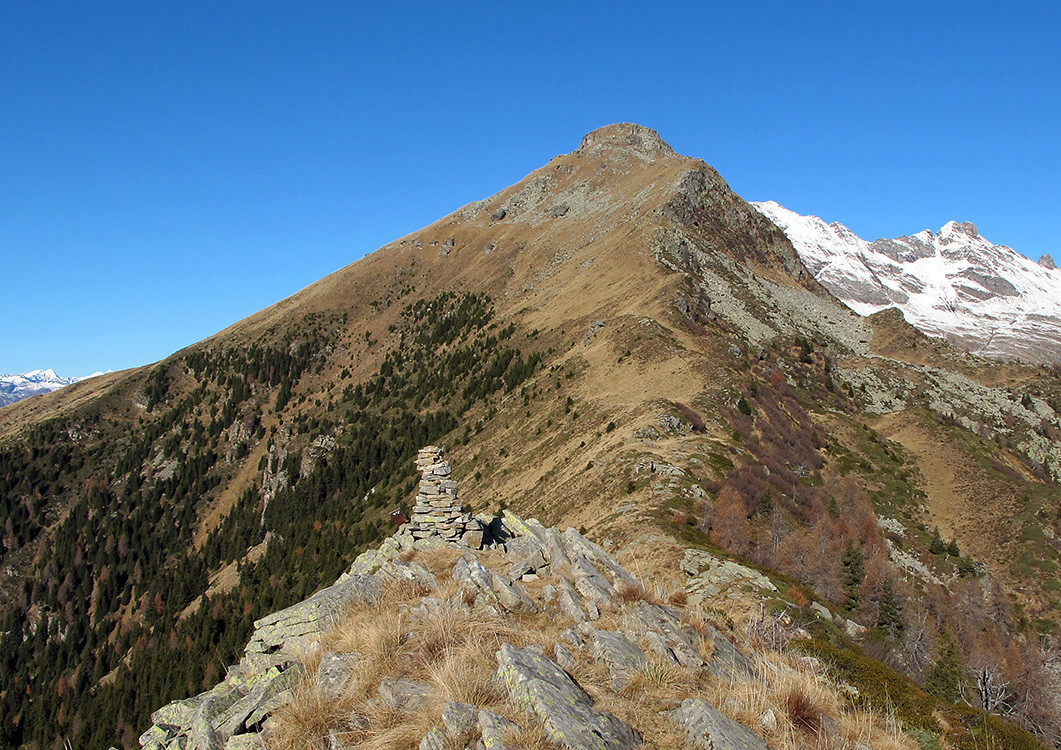 dal Piz Martum è ben visibile la cresta di collegamento al Piz de Molinera.