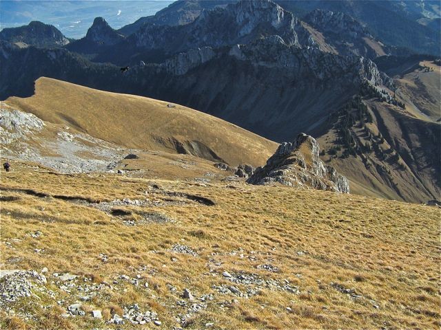 DécoSud juste sous la croix côté Vallon de Verne et en contre bas le déco des pentes de la Callaz