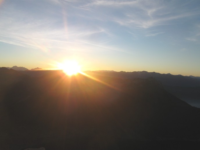 Petit matin, le soleil apparait