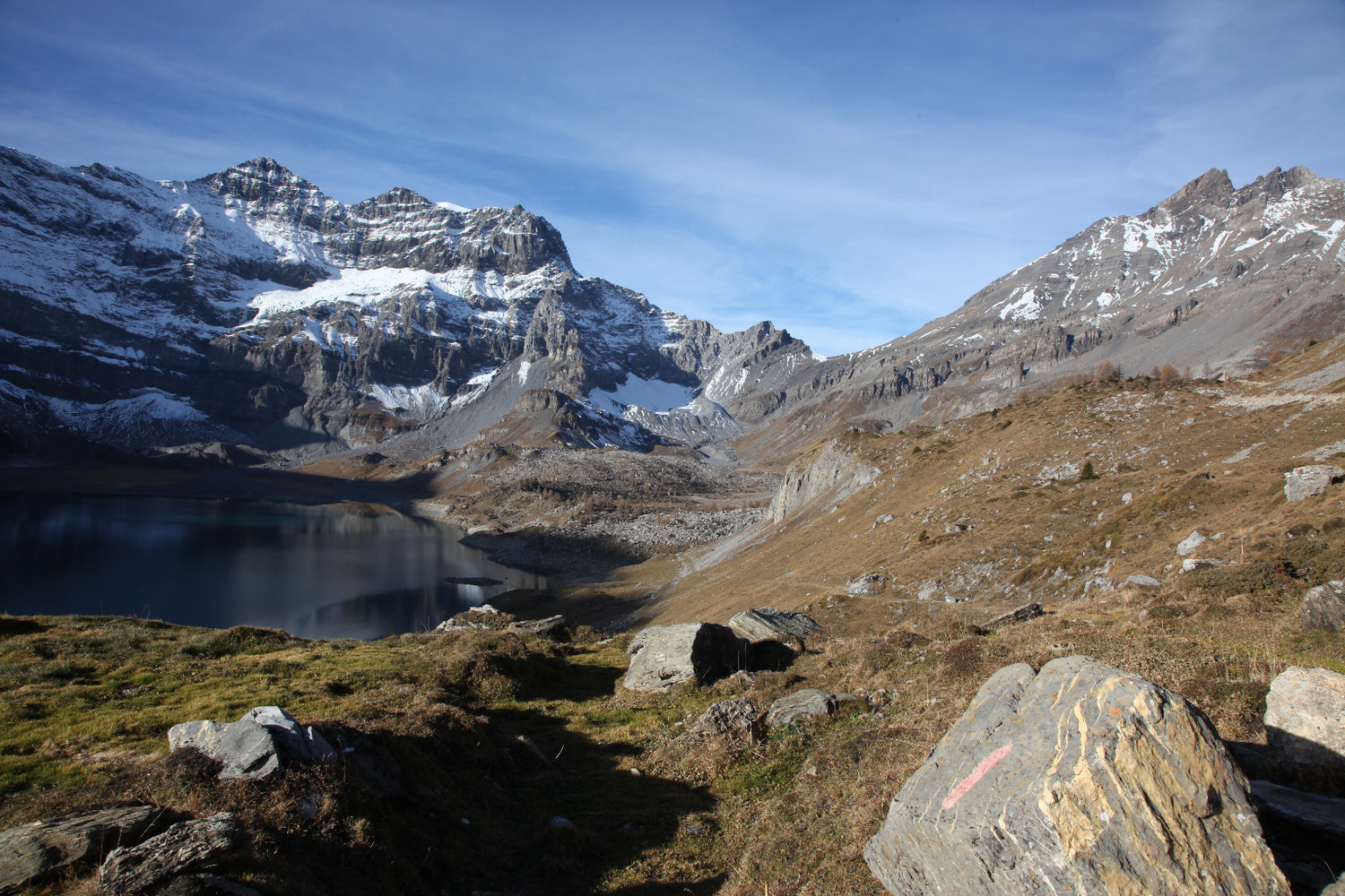 Montée vers le refuge des Dents du Midi, vue sur la Sallière