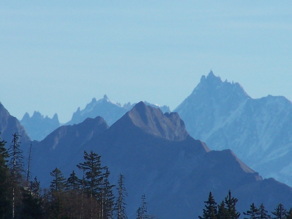 Les Aiguilles du Monts et les dentelles des aiguilles de Cham'