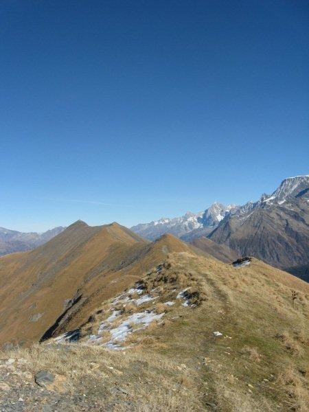et la crete qui s'étend jusqu'au mont joly