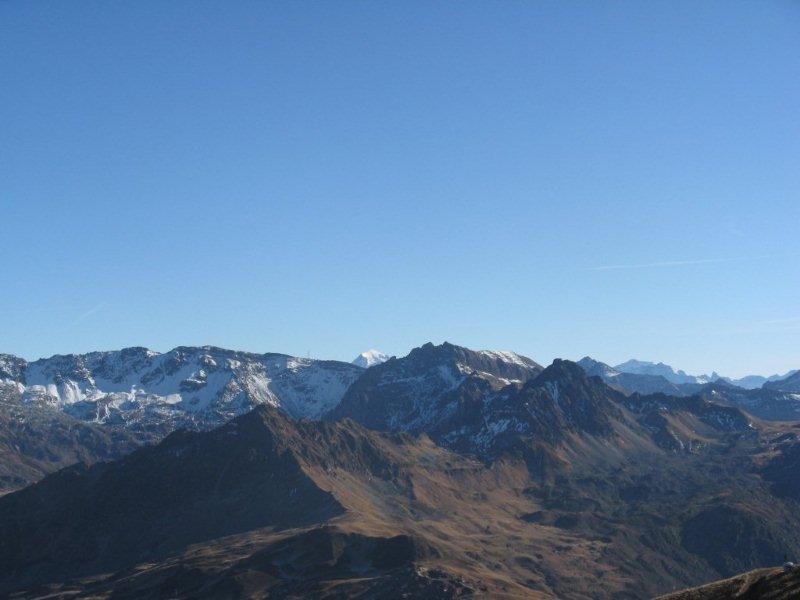 derrière l'aiguille de rosellette, est ce le ruitor?