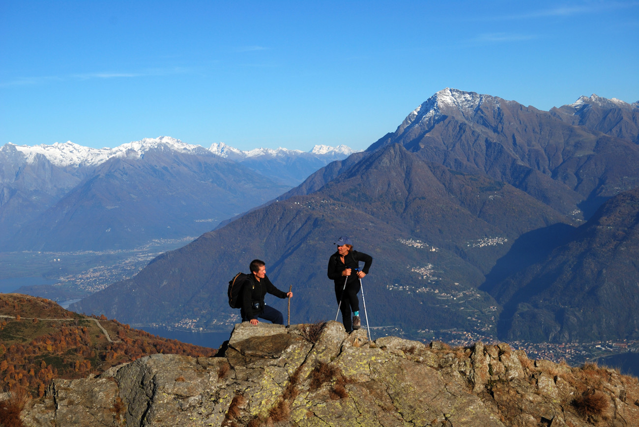 Scendendo dalla chiesetta di S. Amate verso i Monti di Breglia