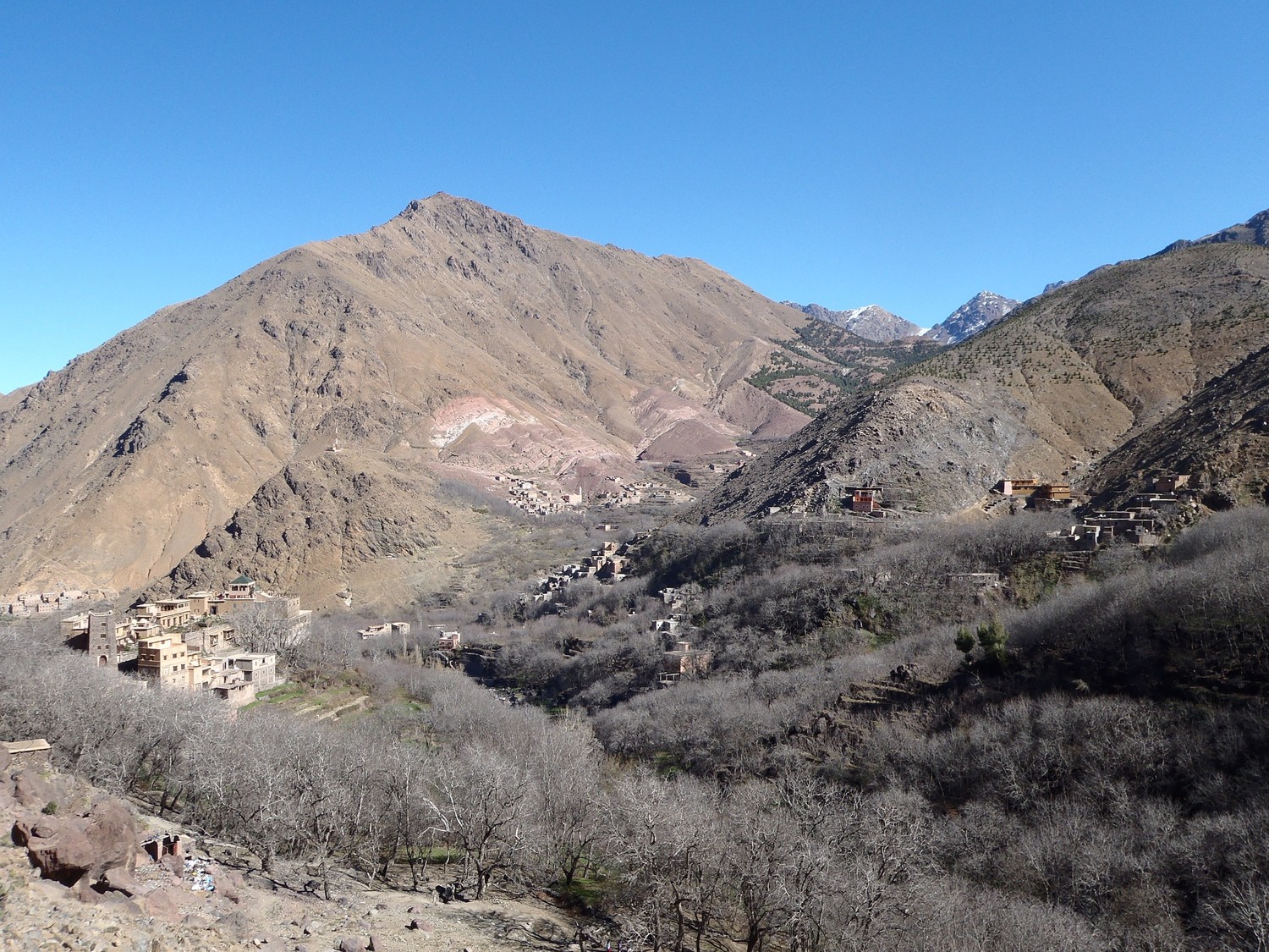 en dessus d'Ilmil