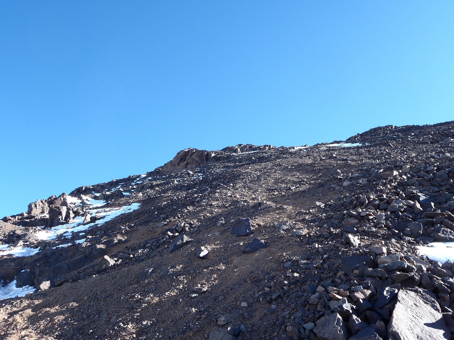dans les pierriers vers 3800m